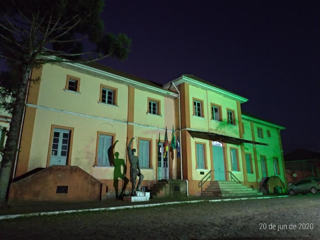  AP 2 dormitórios NOVO em Montenegro edif Malta 302