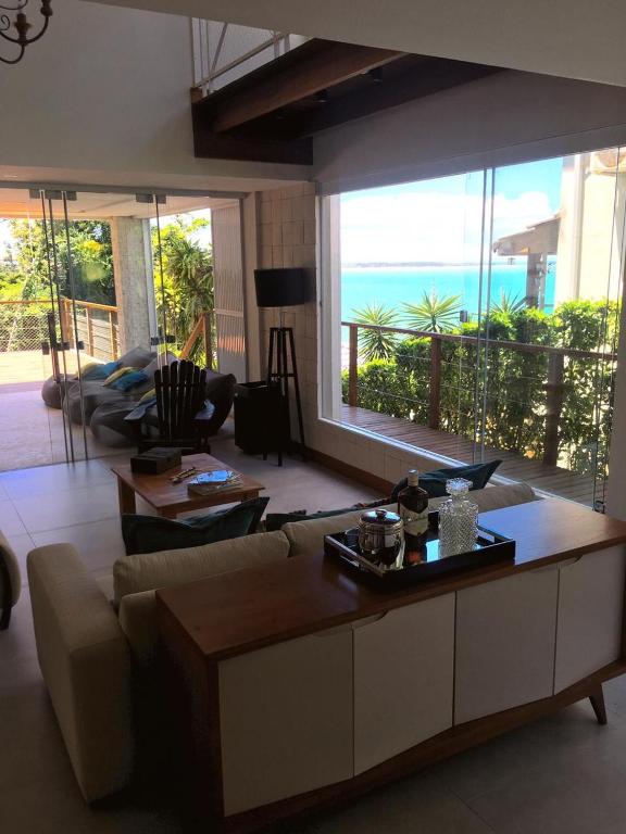  Linda casa com vista para o mar em condomínio fechado