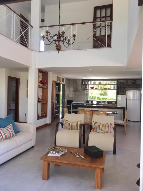  Linda casa com vista para o mar em condomínio fechado