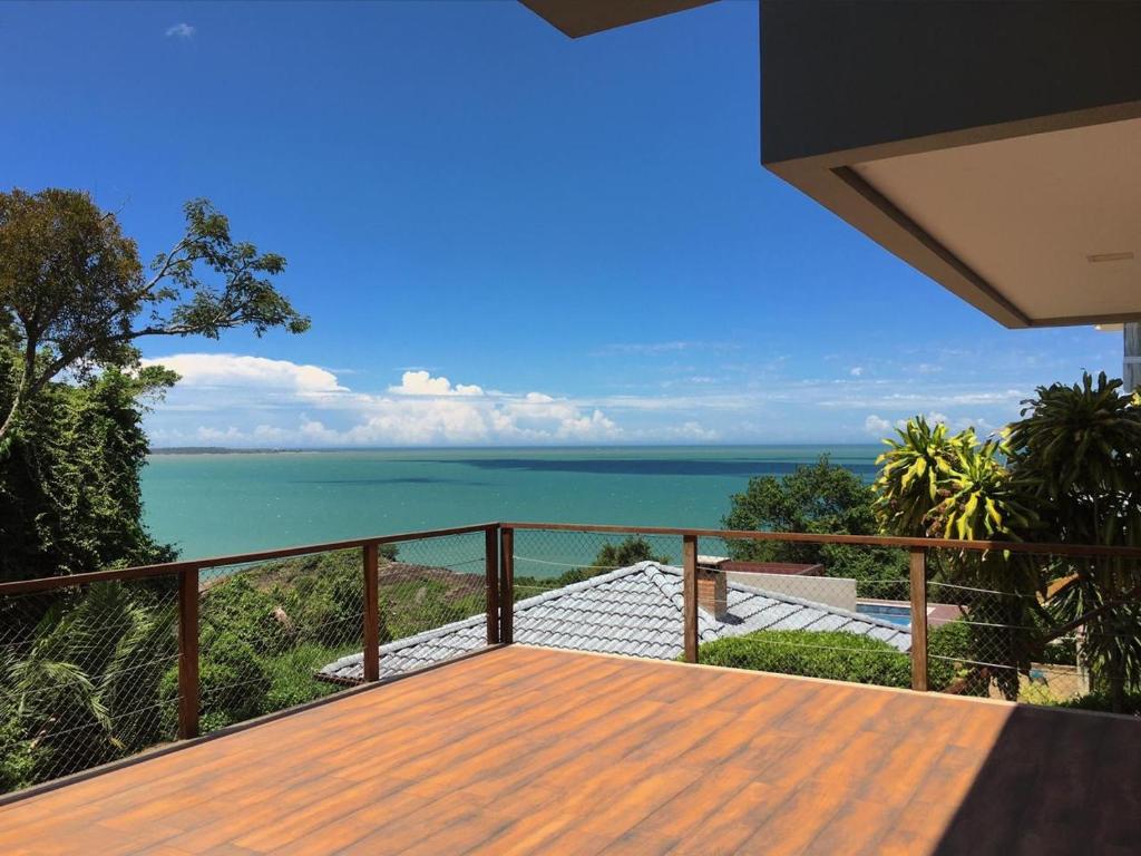  Linda casa com vista para o mar em condomínio fechado