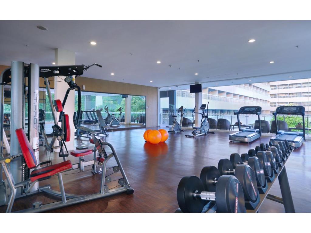 Fitness centrum a/nebo fitness zařízení v ubytování Royal Ambarrukmo Yogyakarta