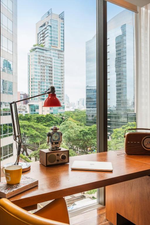 
Premium King Room with Balcony and City View
