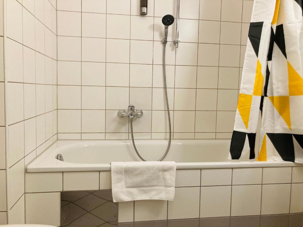 Kúpeľňa v ubytovaní APSTAY City Residence Apartments ǀ FREE Parking & Self Check-in