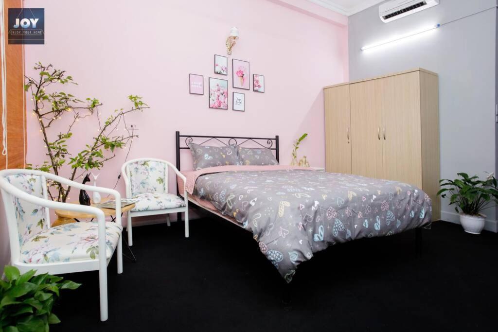 Netflix TV pink studio in Ba Dinh center