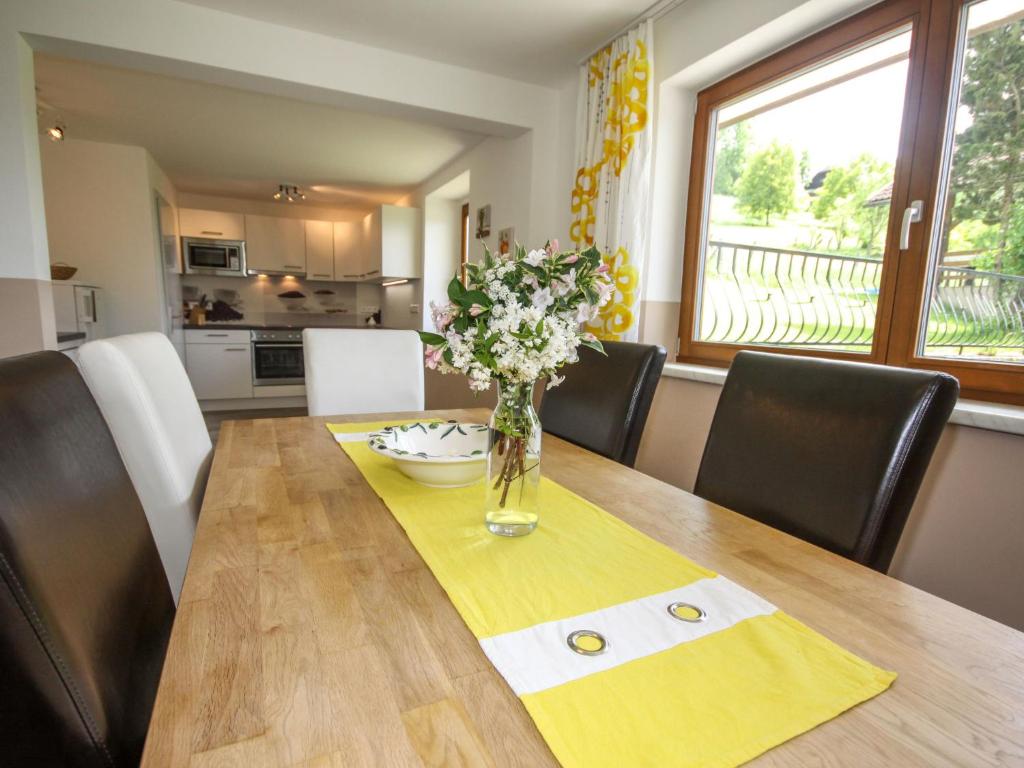 Kuchyň nebo kuchyňský kout v ubytování Holiday Home Sonnhaus by Interhome