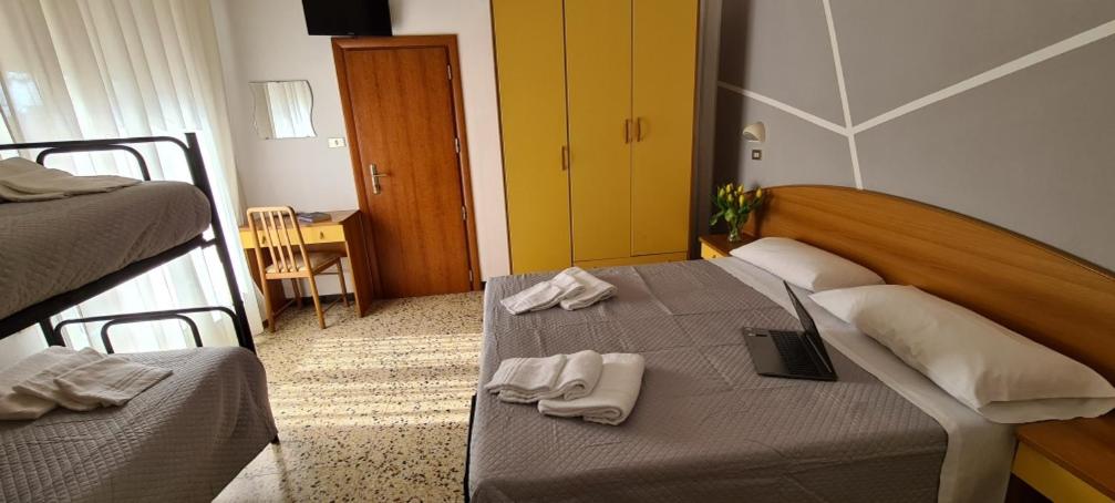 Postel nebo postele na pokoji v ubytování Hotel Astoria