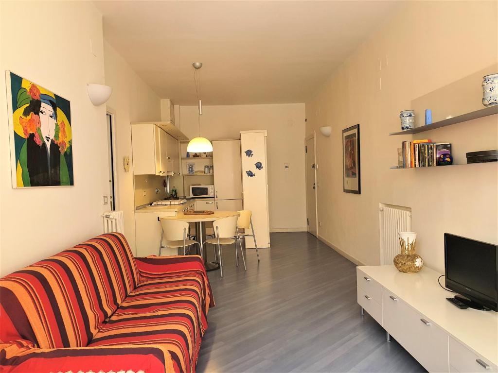 A kitchen or kitchenette at Casa Azzurra