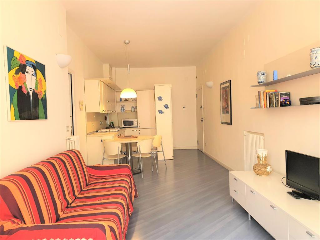A kitchen or kitchenette at Casa Azzurra