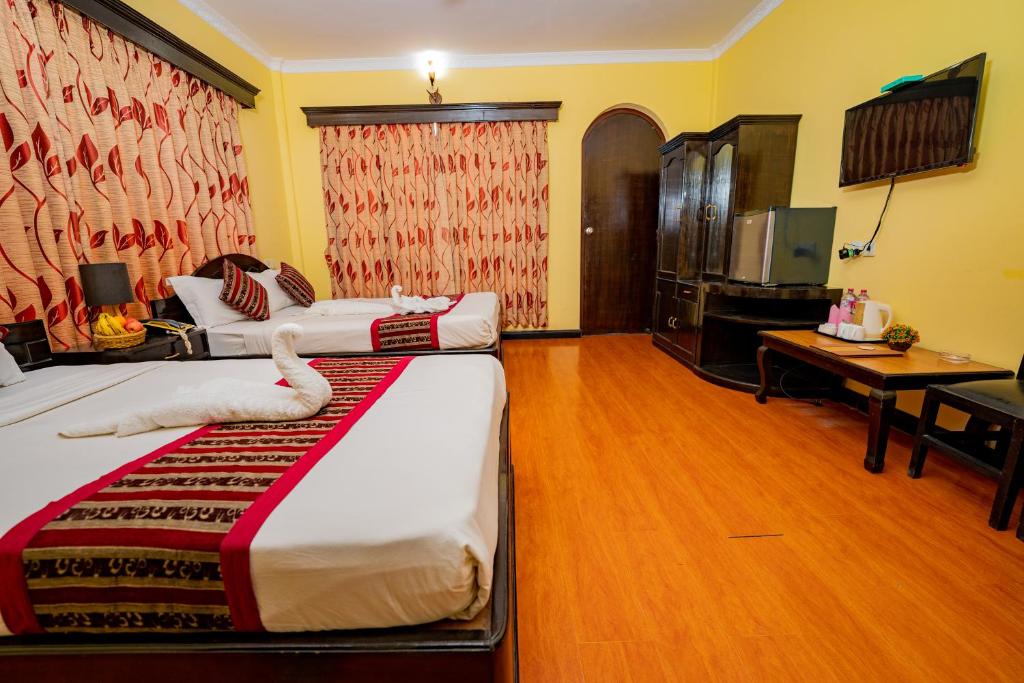 Televisyen dan/atau pusat hiburan di Hotel Bougainvillea