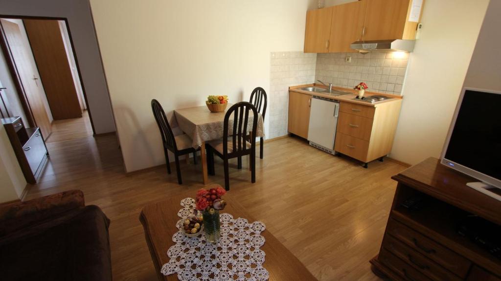 Kuchyň nebo kuchyňský kout v ubytování Apartments Gržetić