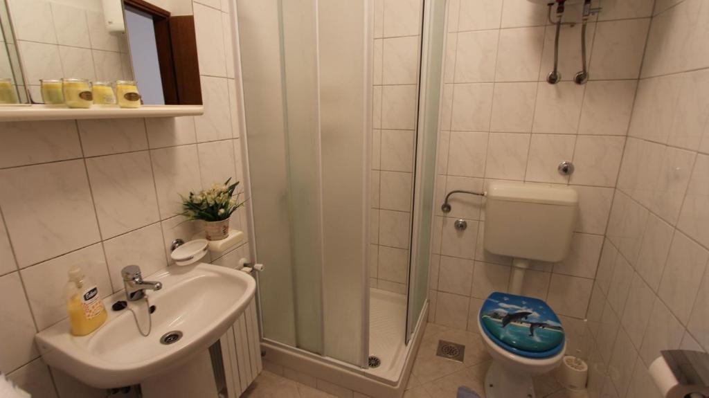 Koupelna v ubytování Apartments Gržetić