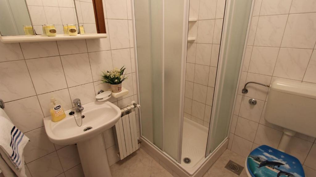 Koupelna v ubytování Apartments Gržetić