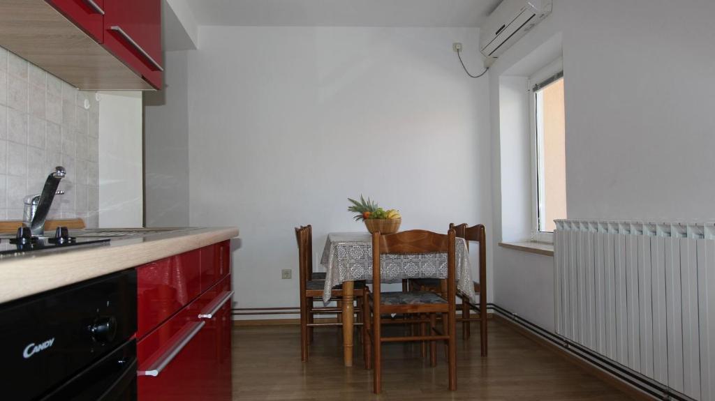 Kuchyň nebo kuchyňský kout v ubytování Apartments Gržetić