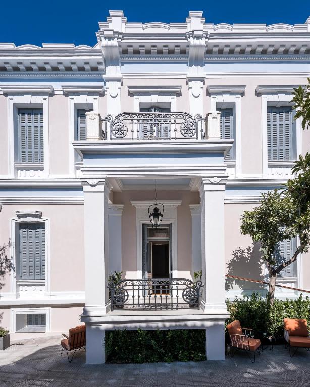 Η πρόσοψη ή η είσοδος του The Bold Type Hotel, a Member of Design Hotels