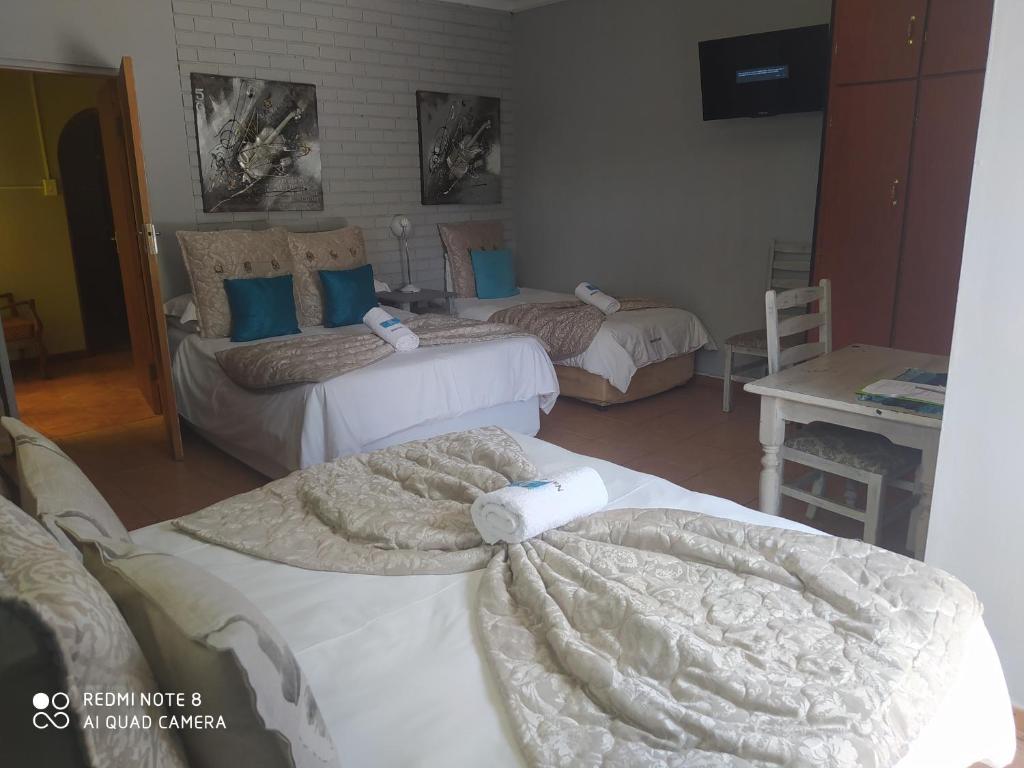 Namib Dlux Corporate Group Accommodation - Семейный номер с ванной комнатой