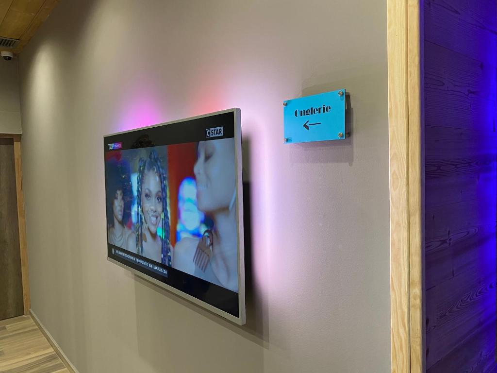TV a/nebo společenská místnost v ubytování World Hotel