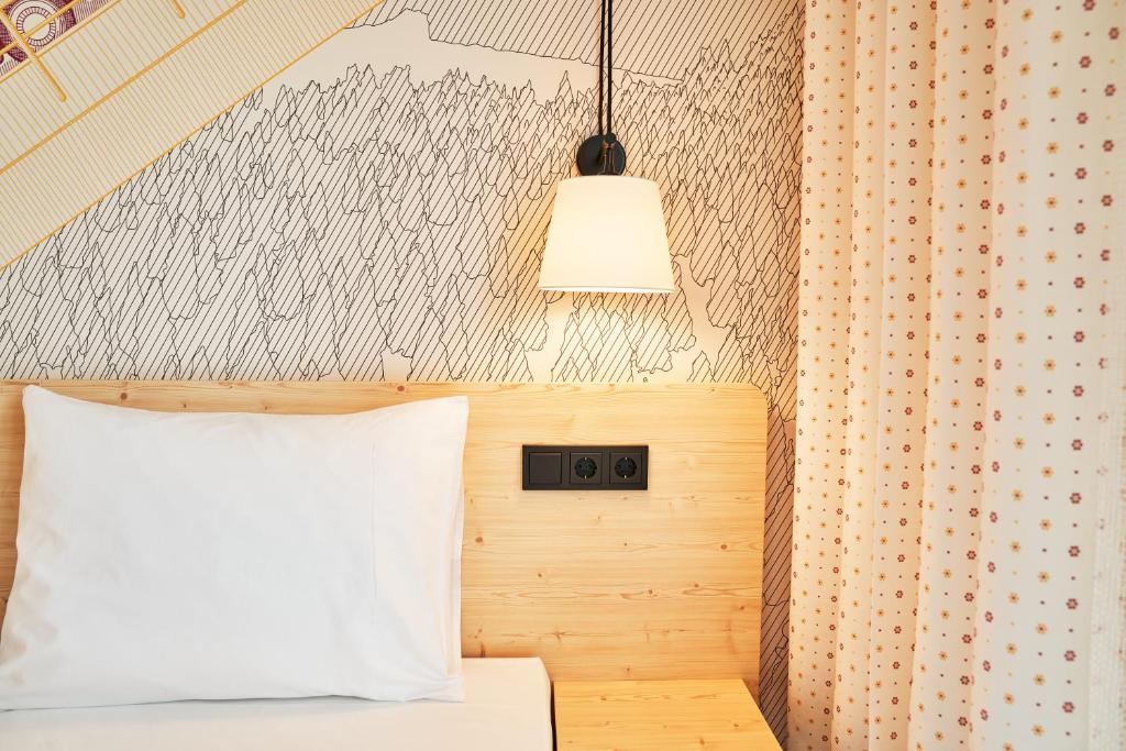 McDreams Hotel Ingolstadt - Eenvoudige Driepersoonskamer