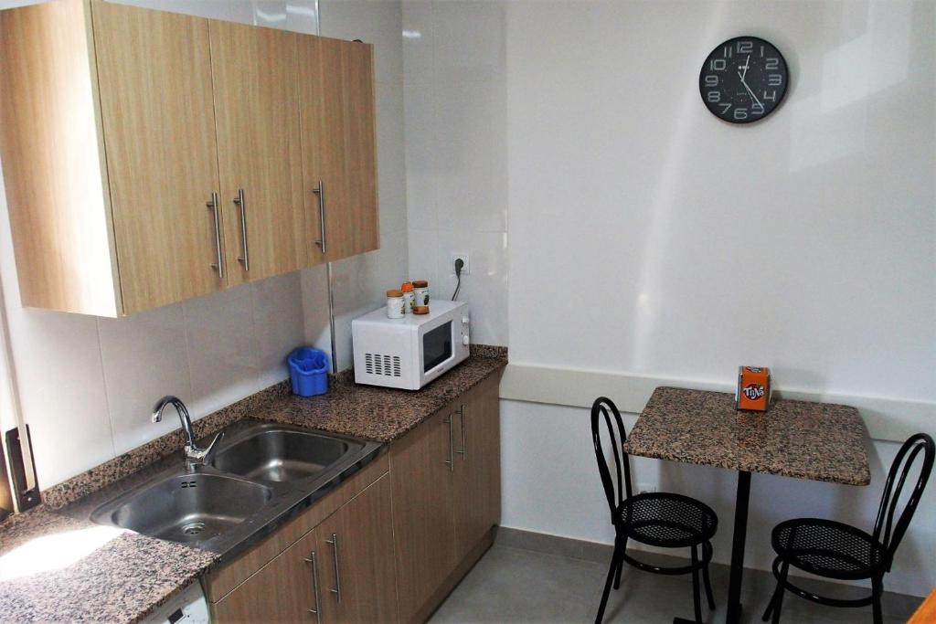 Kuchyňa alebo kuchynka v ubytovaní apartament dúplex "Alsina"