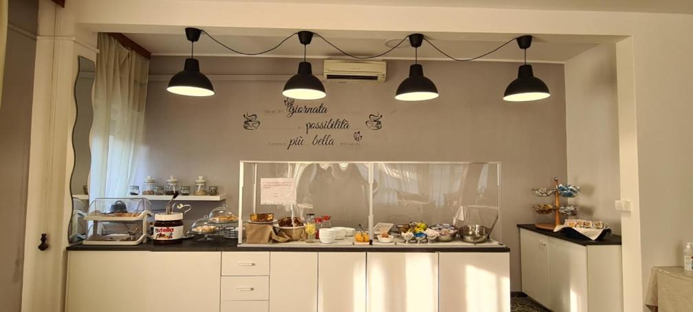 Kuchyň nebo kuchyňský kout v ubytování Hotel Astoria