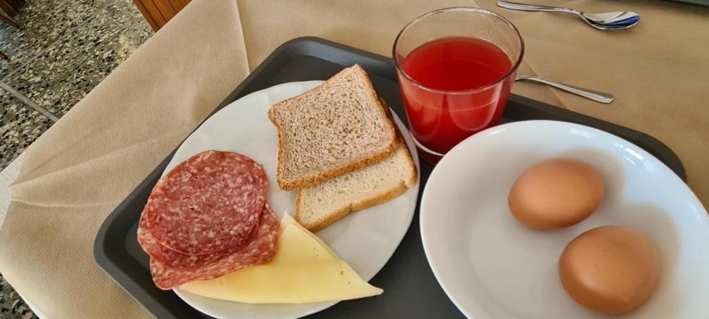 Jídlo v hotelu nebo okolí