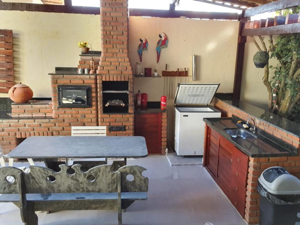  Casa fora de condomínio com Piscina em Gravatà -PE