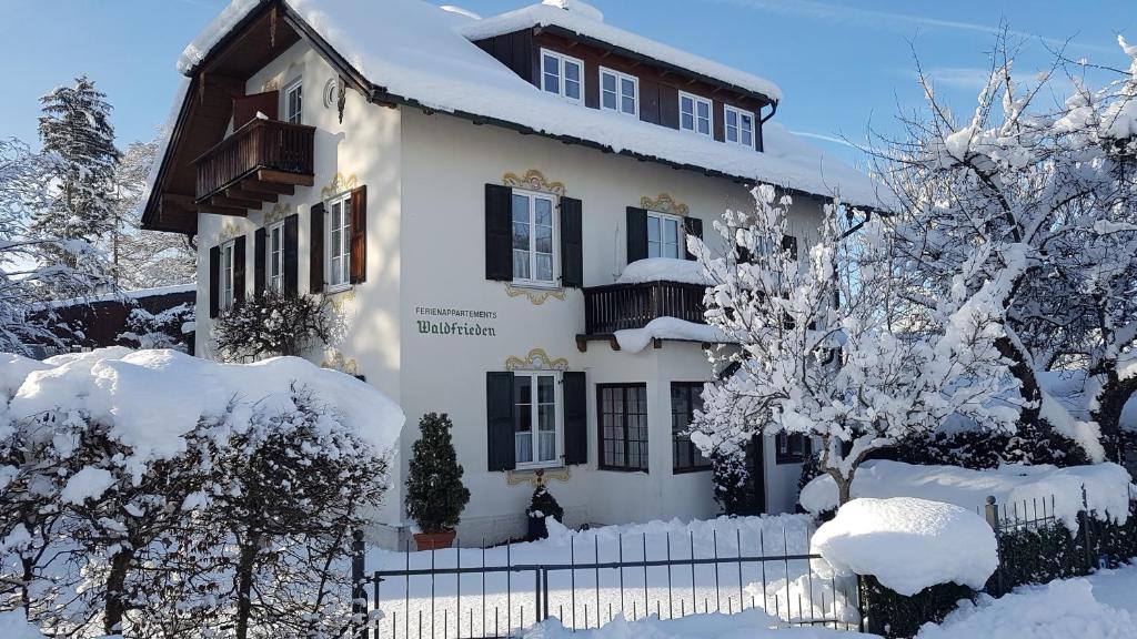 Villa Waldfrieden - Ferienwohnungen und -Haus - Housity
