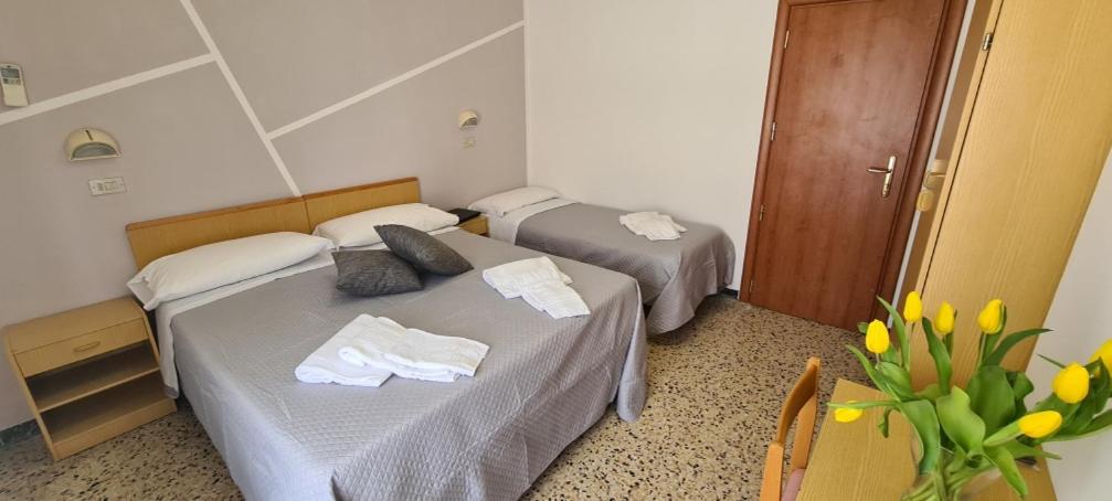 Postel nebo postele na pokoji v ubytování Hotel Astoria