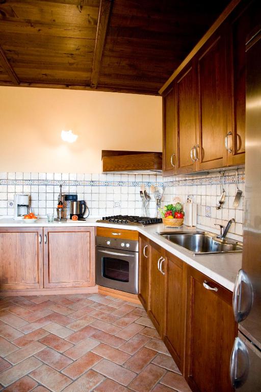 Kuchnia lub aneks kuchenny w obiekcie VILLA LE BALZE Tuscany, private pool, property fenced, pet allowed.