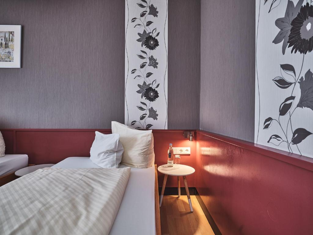 Postel nebo postele na pokoji v ubytování TIPTOP Hotel am Hochrhein