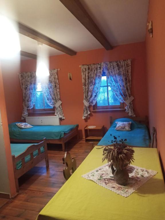 Postel nebo postele na pokoji v ubytování Agroturystyka Pod Świerkiem