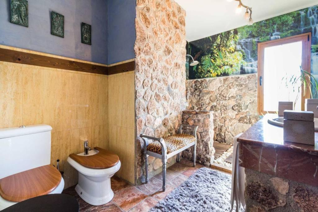 Kúpeľňa v ubytovaní Charming Villa in Padul with Mountain View and Private Pool