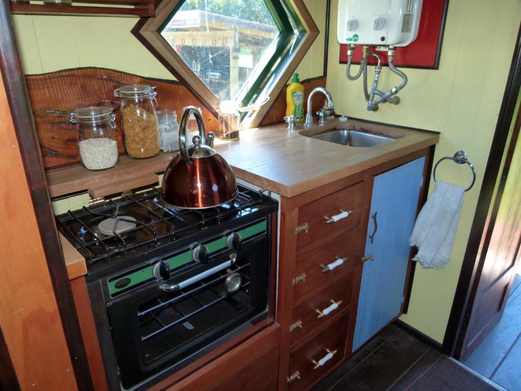 Wacky Stays - unique farm-stay glamping rentals, FREE animal feeding tours - Resim 23