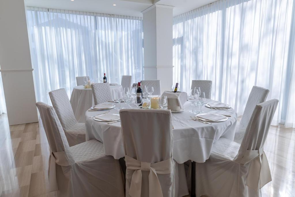 Restauracja lub miejsce do jedzenia w obiekcie Cristallo Wellness Hotel
