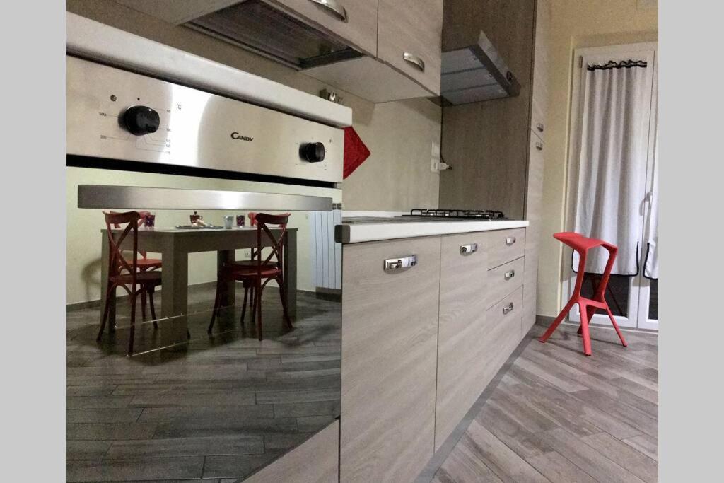 A kitchen or kitchenette at CASA CANTONIERA-GUEST HOUSE : COSTRUITE IL VIAGGIO