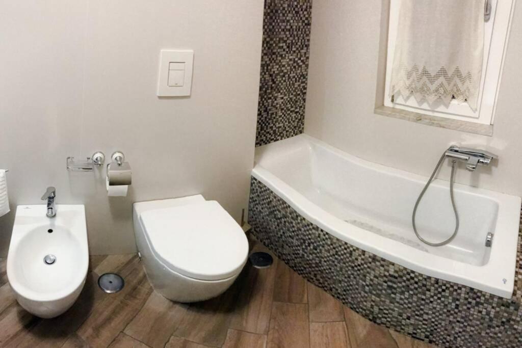 A bathroom at CASA CANTONIERA-GUEST HOUSE : COSTRUITE IL VIAGGIO