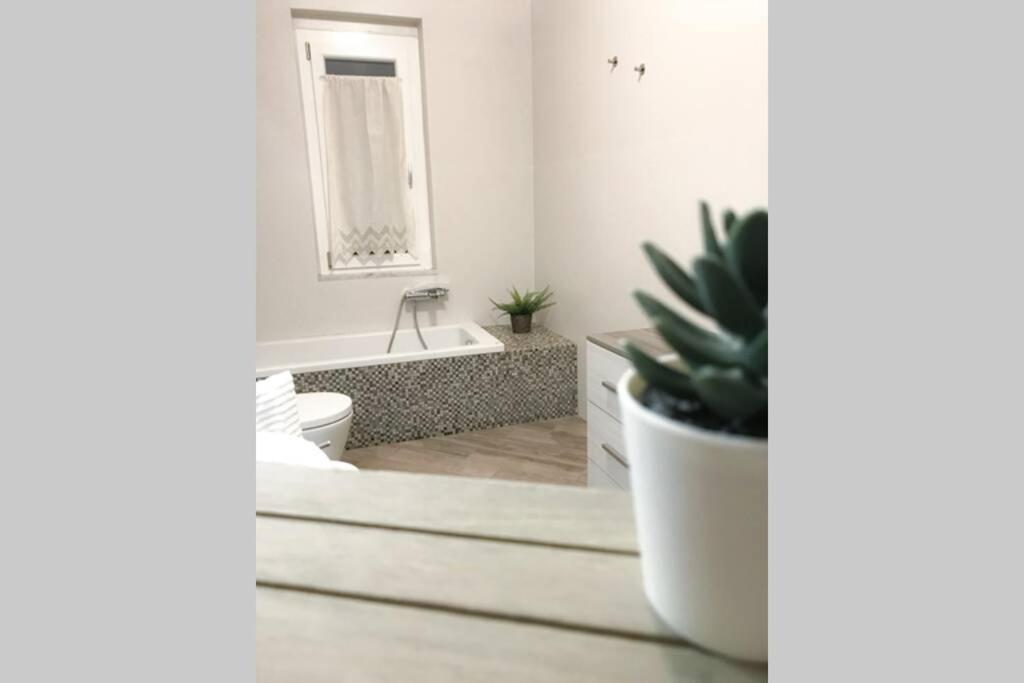 A seating area at CASA CANTONIERA-GUEST HOUSE : COSTRUITE IL VIAGGIO