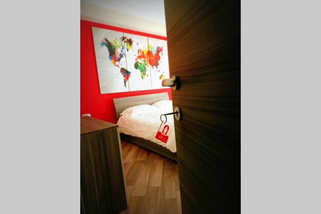A bed or beds in a room at CASA CANTONIERA-GUEST HOUSE : COSTRUITE IL VIAGGIO