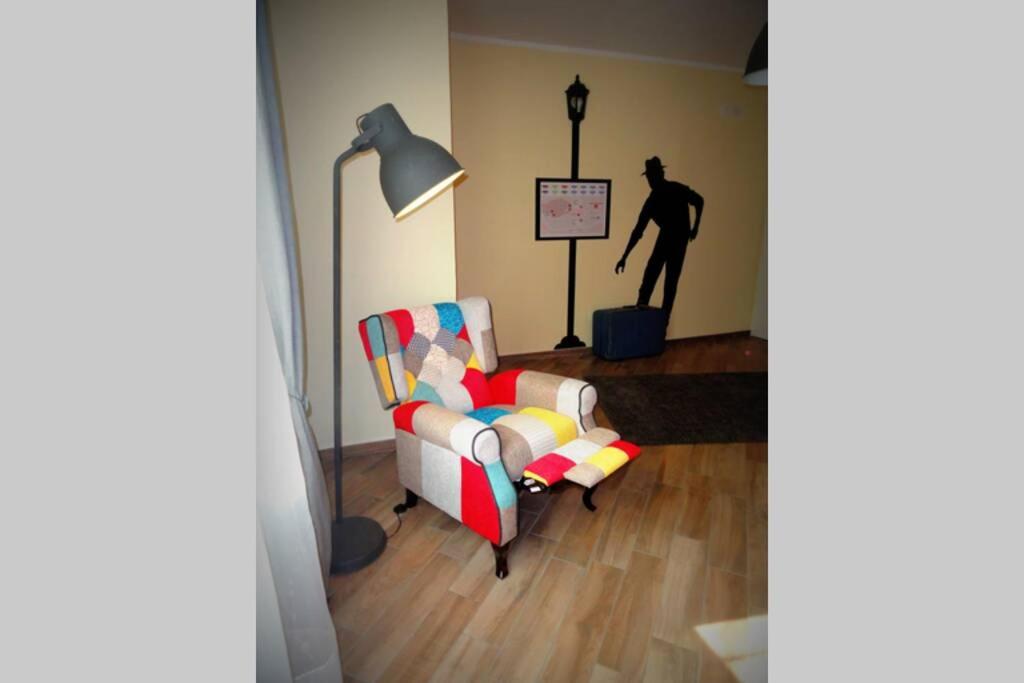 A seating area at CASA CANTONIERA-GUEST HOUSE : COSTRUITE IL VIAGGIO