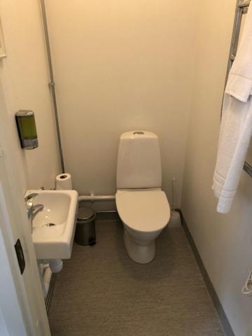 Koupelna v ubytování Hotell Turistgården i Simrishamn
