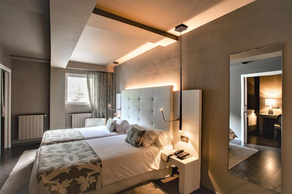 Postel nebo postele na pokoji v ubytování Hotel & Spa Xalet Bringue