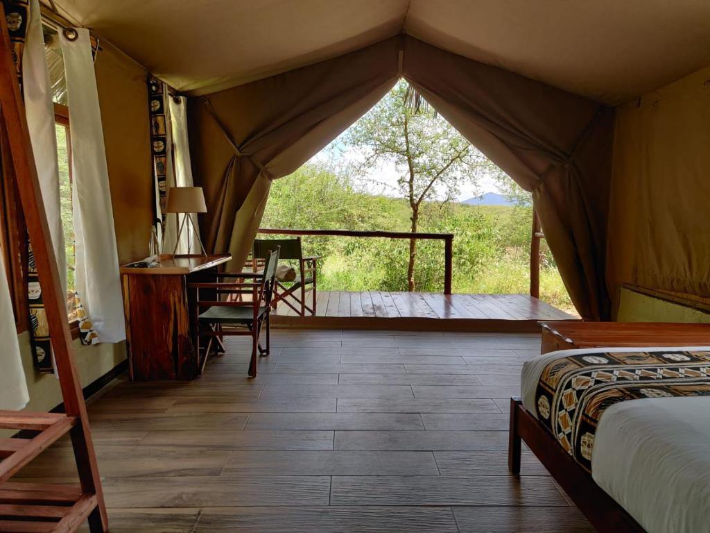 Postel nebo postele na pokoji v ubytování Oldonyo Orok Lodge