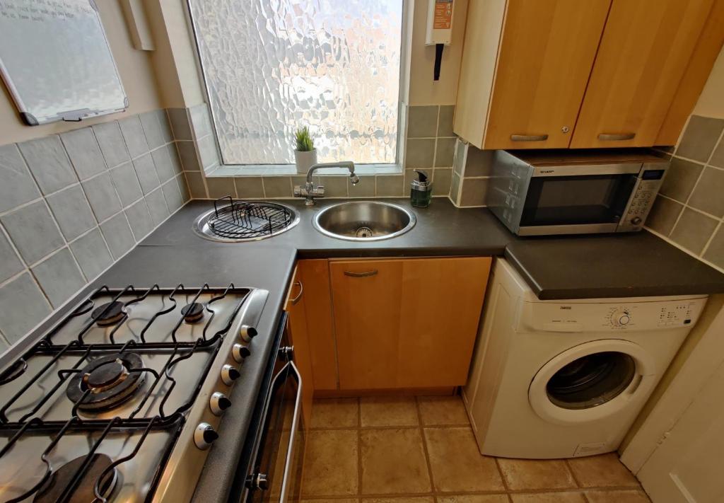 SW18 - 1 Bed Flat - Free Parking - Self Check-in
