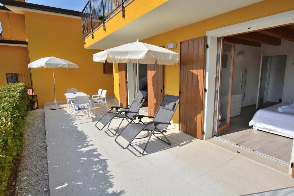 Balkon lub taras w obiekcie Red Apartment in Marciaga di Costermano