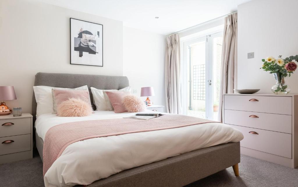 IntoLiving Apartments next to Lancaster Gate