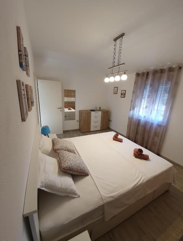 Posteľ alebo postele v izbe v ubytovaní Apartman Alisa