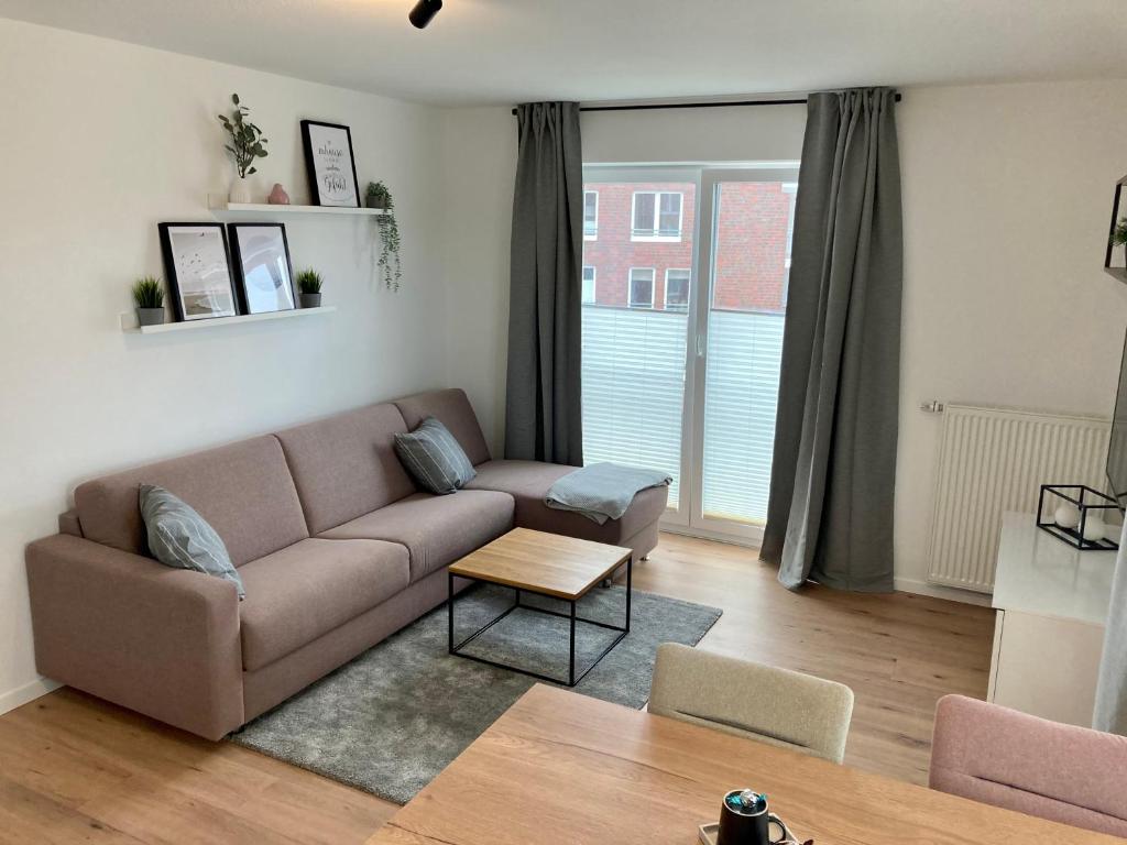 a living room with a couch and a table at Ferienwohnung Hohe Lith in Cuxhaven