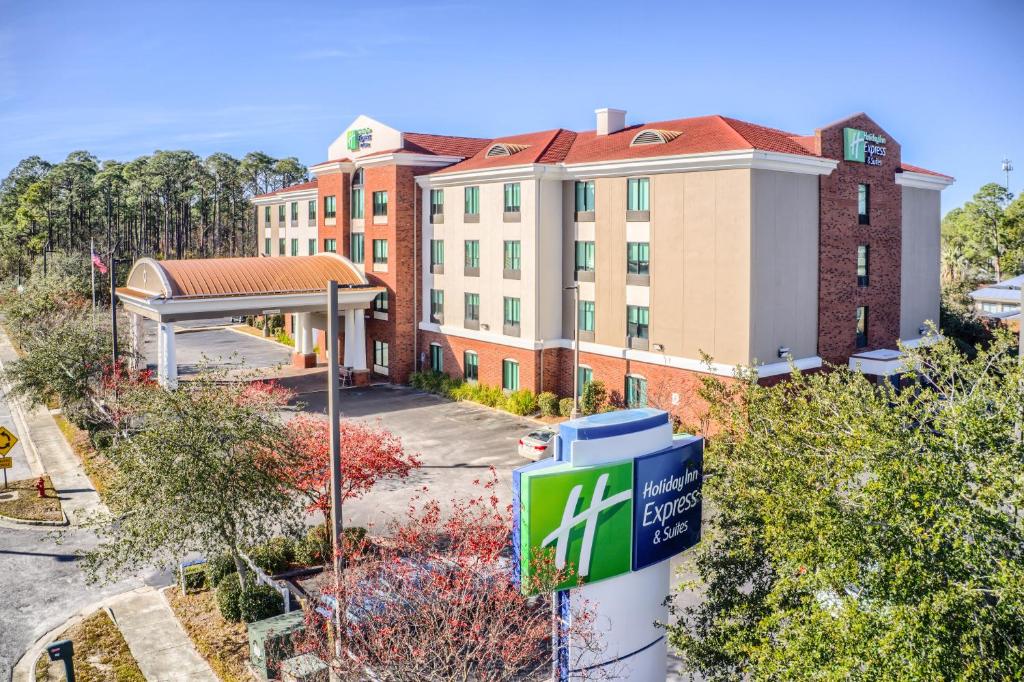 a hotel with a sign in front of a building at Holiday Inn Express Hotel & Suites Gulf Shores by IHG in Gulf Shores