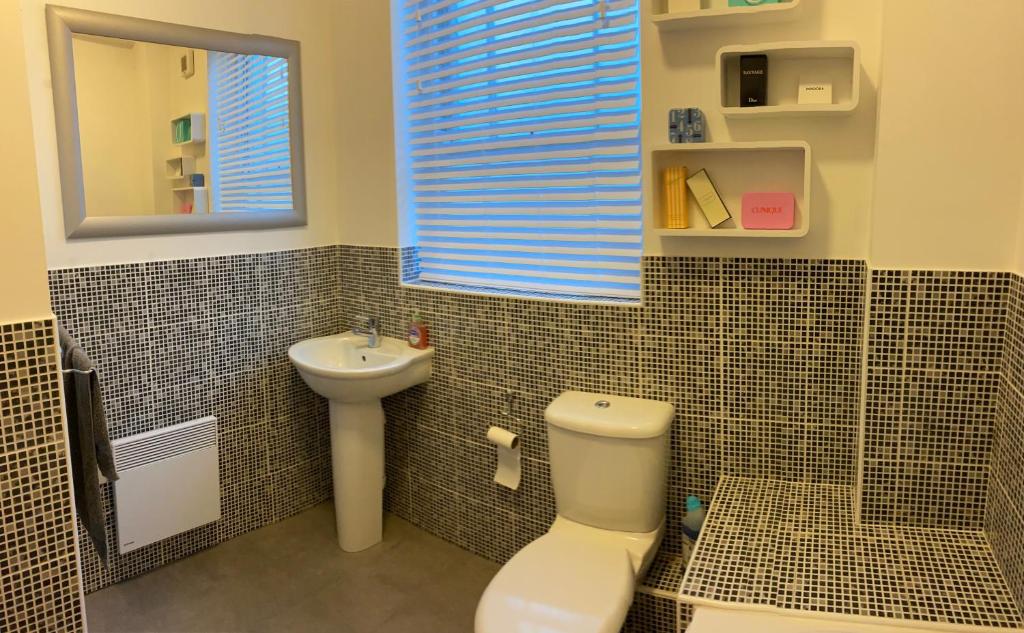 Koupelna v ubytování Fabulous 2 bed Ground floor apartment Belper