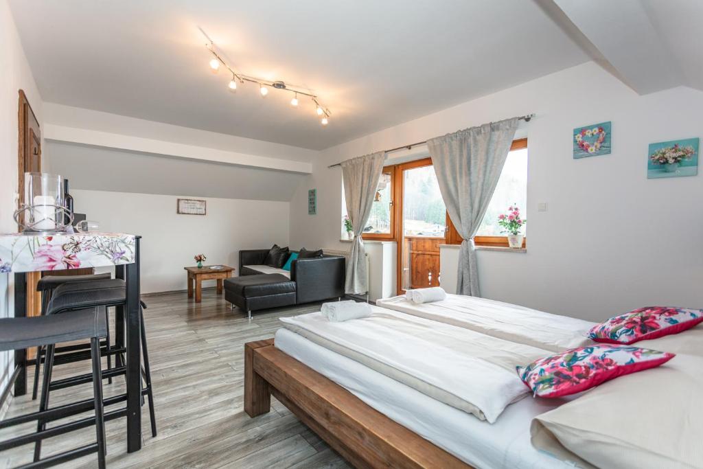 A bed or beds in a room at Landgasthof Fürstenbrunn