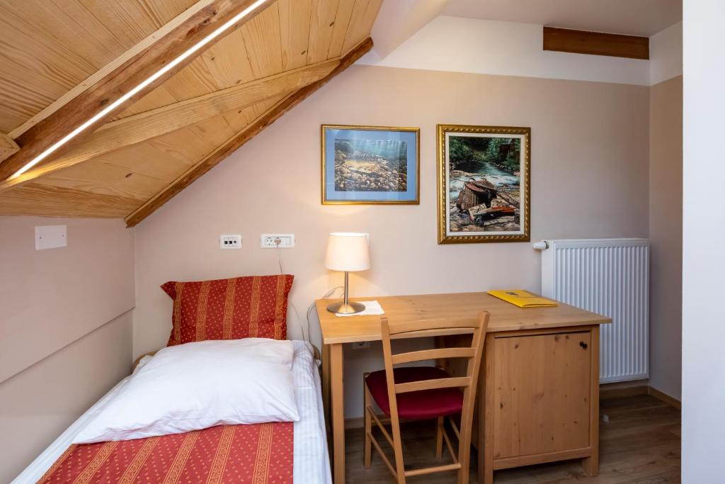 Postel nebo postele na pokoji v ubytování Art Hotel Kristal